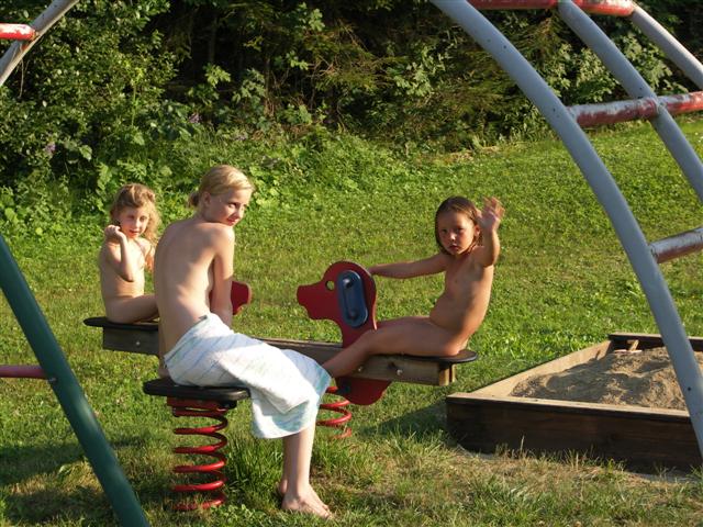 Der hintere Spielplatz